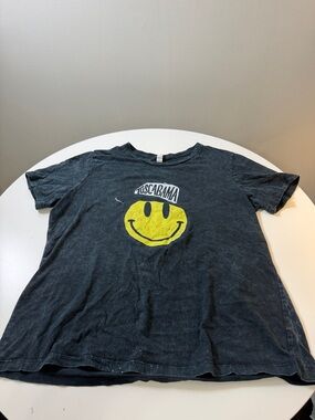 Black‎ Smiley Graphic Tee -